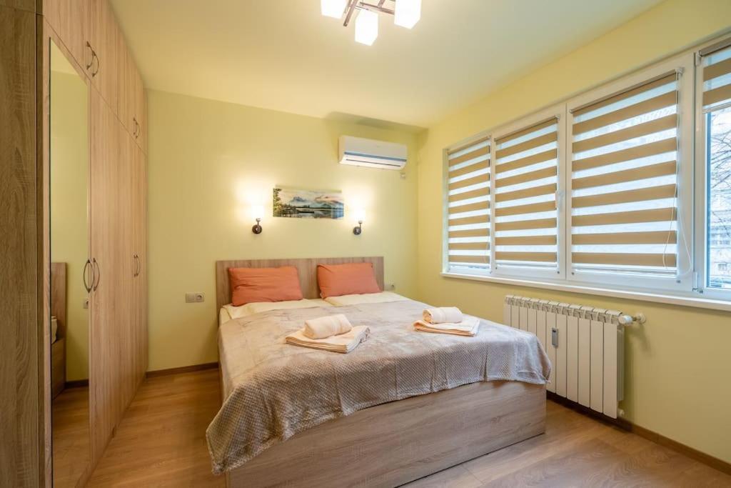 Top Location Central New & Spacious 3 Bdr Apt Medical Academy Szófia Kültér fotó