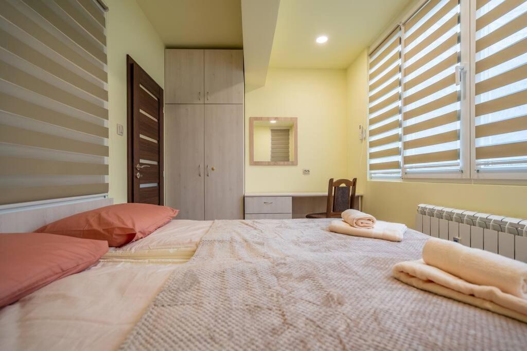 Top Location Central New & Spacious 3 Bdr Apt Medical Academy Szófia Kültér fotó